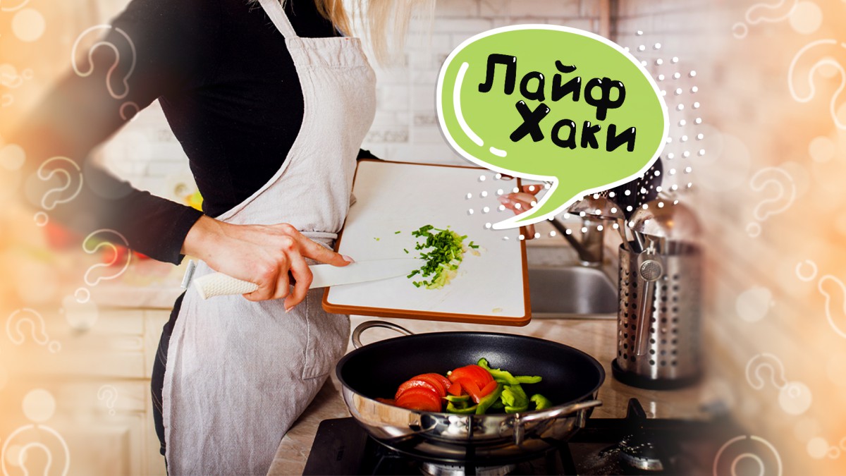 Больше не будет брызгать: как правильно добавлять продукты на сковороду?