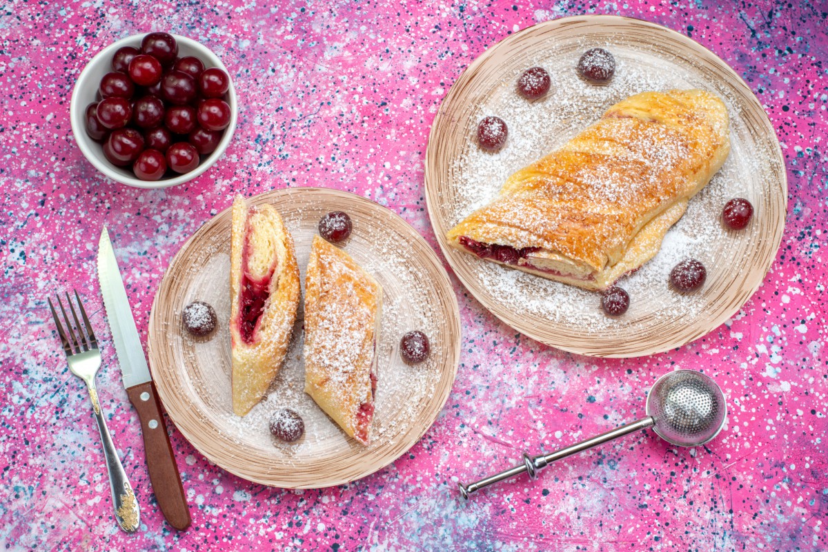 Слоёные пирожки с малиновым вареньем: быстрый и вкусный рецепт для всей семьи