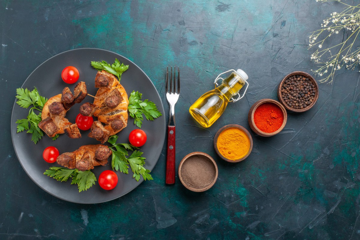 Как сделать шашлык из жёсткого мяса нежным и сочным: секретный маринад