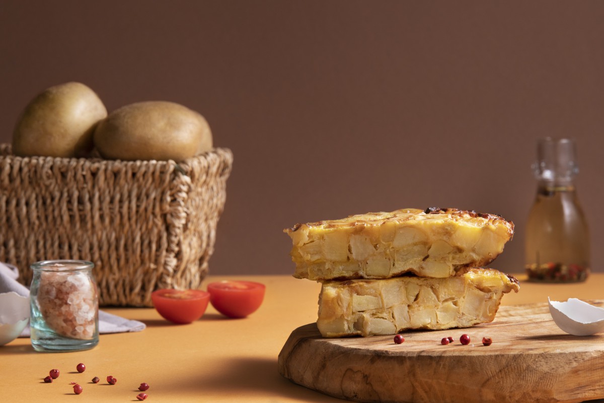 Сытный киш с картофелем, сыром и яблоками: рецепт для всей семьи