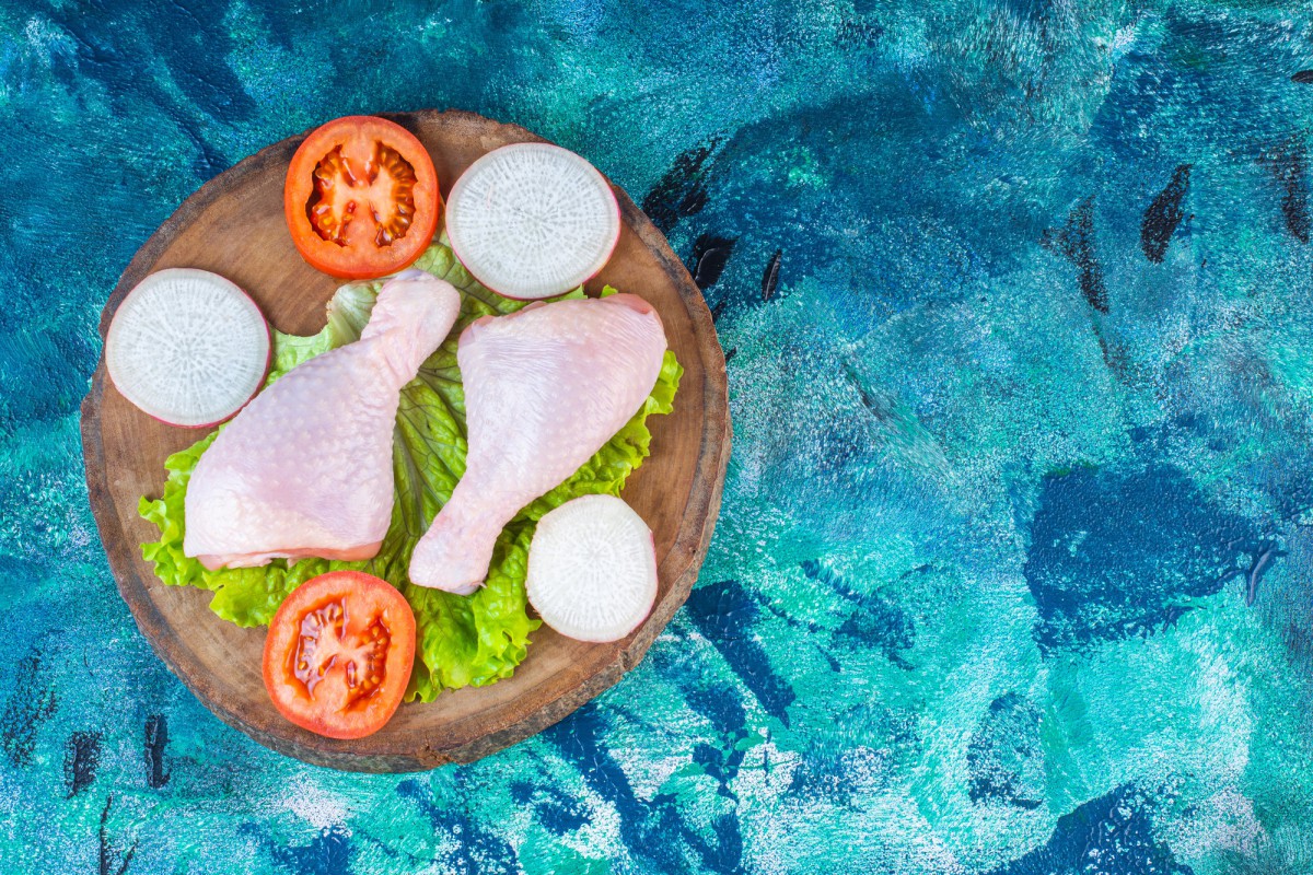 Быстрый маринад для куриных окорочков: сочное мясо за 15 минут