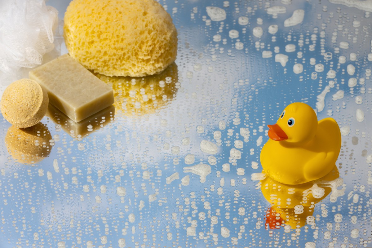 Почему мытьё полов горячей водой — это ошибка