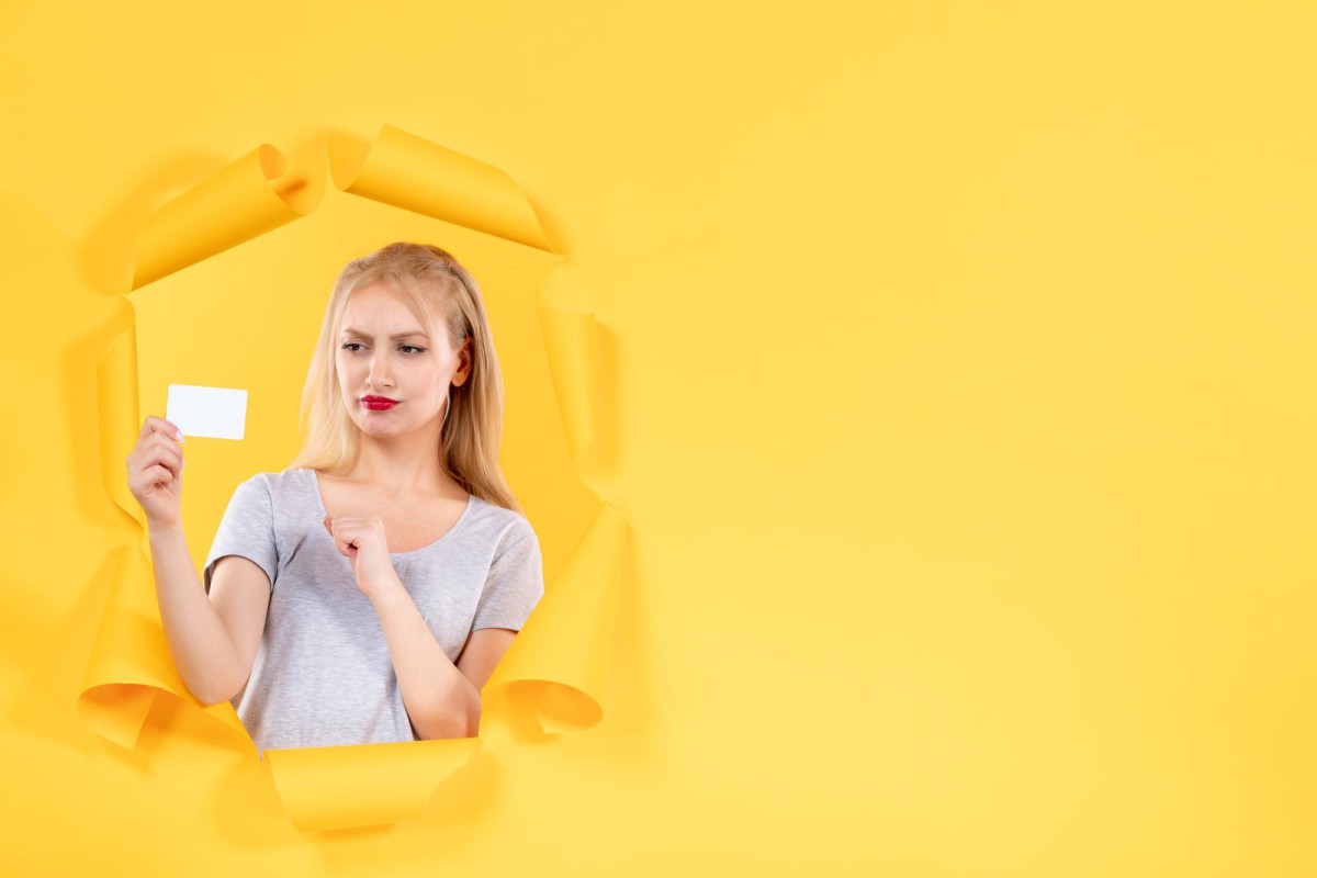 Как не попасться на уловки мошенников: секреты настоящих новогодних распродаж
