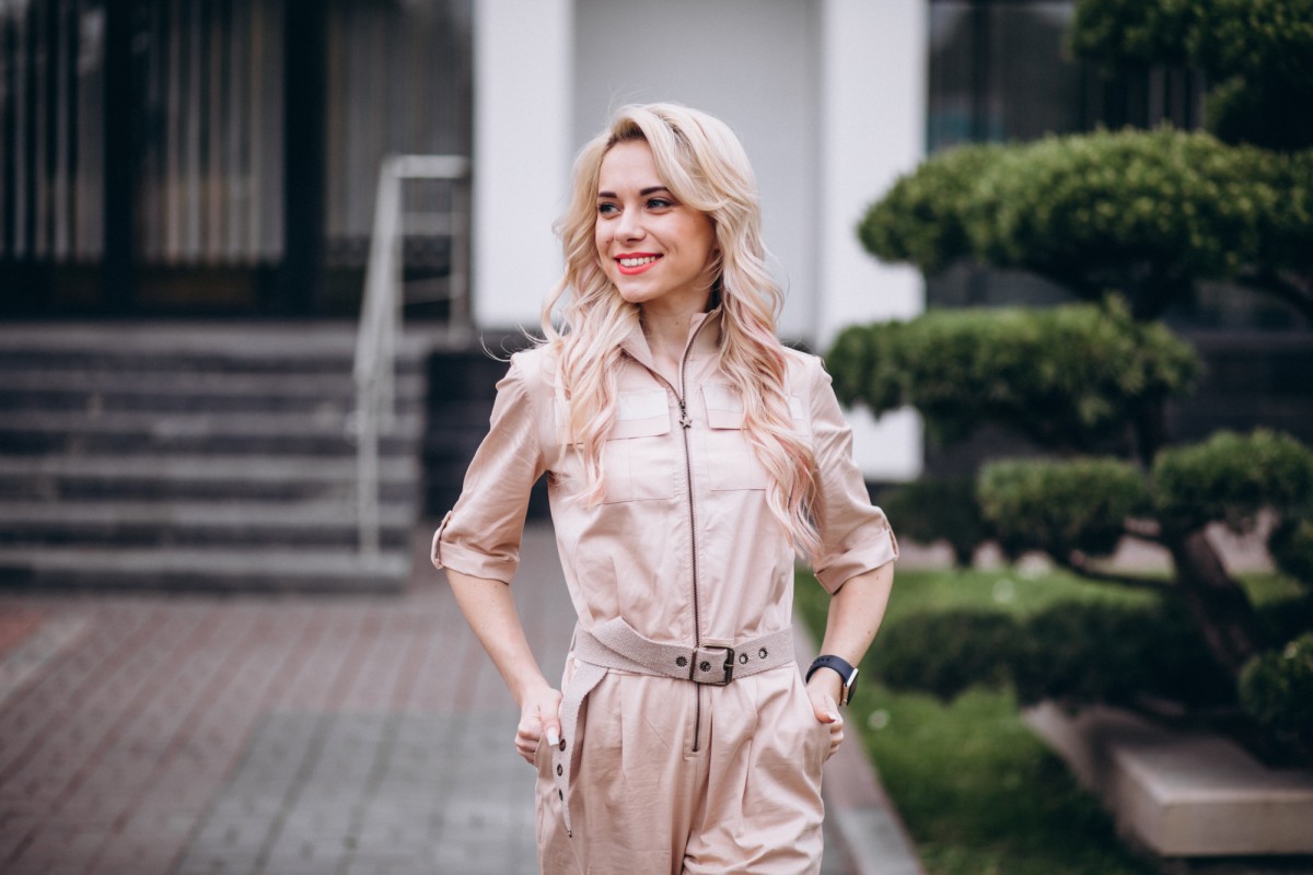 Как омолодить свой образ: цвета, которые не стоит носить после 40