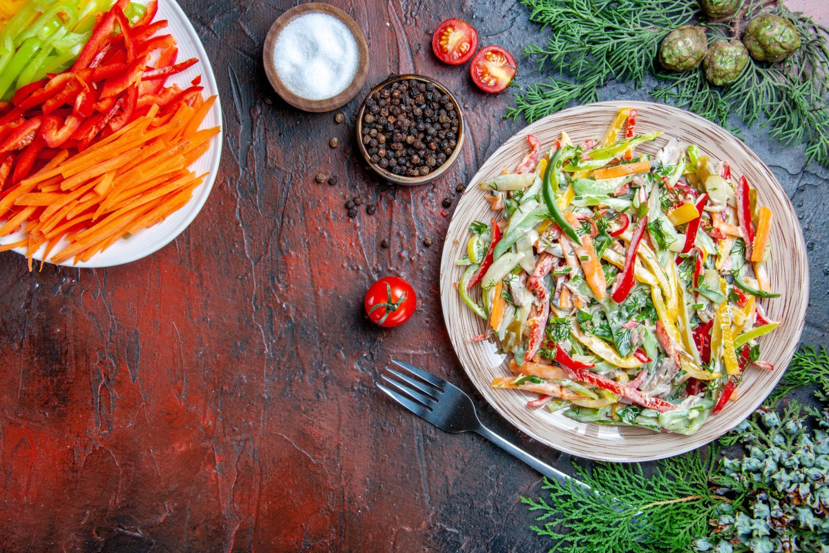 Салат из картофеля с копчёной скумбрией и яблоком: новый взгляд на привычные вкусы