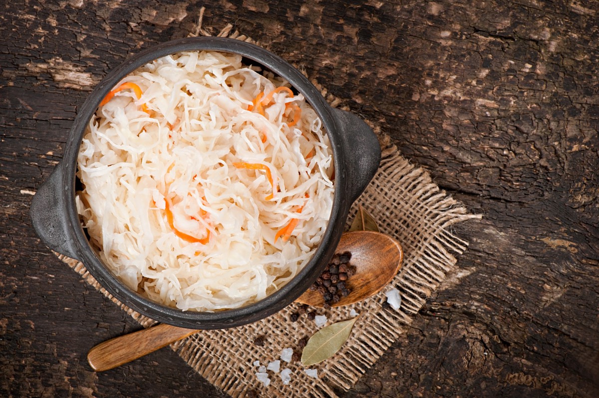 Почему квашеная капуста темнеет и как этого избежать