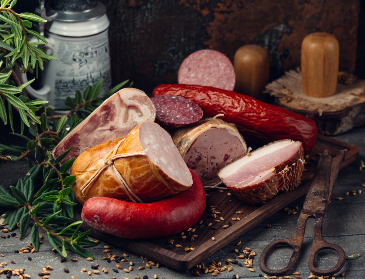 Как не купить колбасу с заменителями мяса: советы эксперта