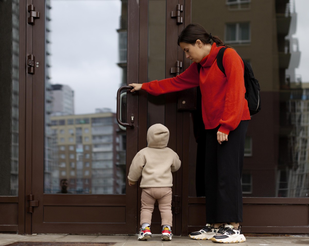 Как выжить в застрявшем лифте: советы от Елены Малышевой