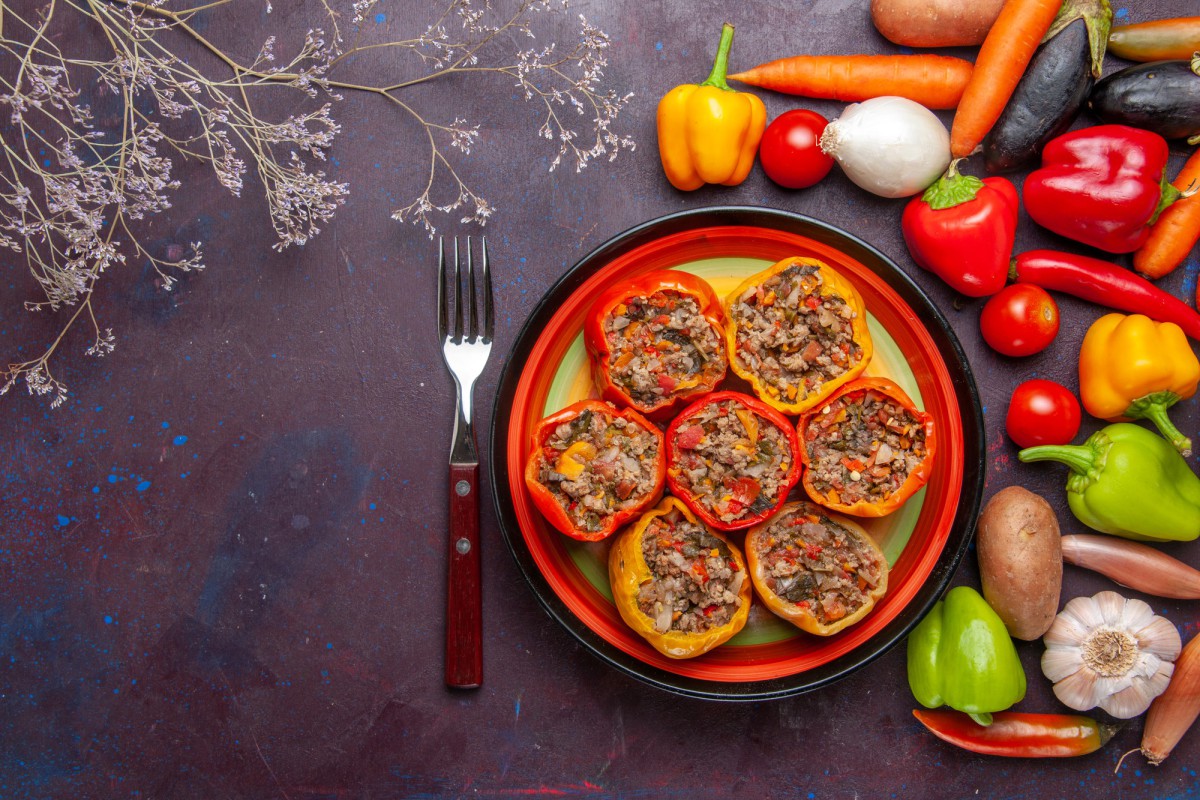 Рулет из фарша с овощами: сочно, ароматно и невероятно вкусно!