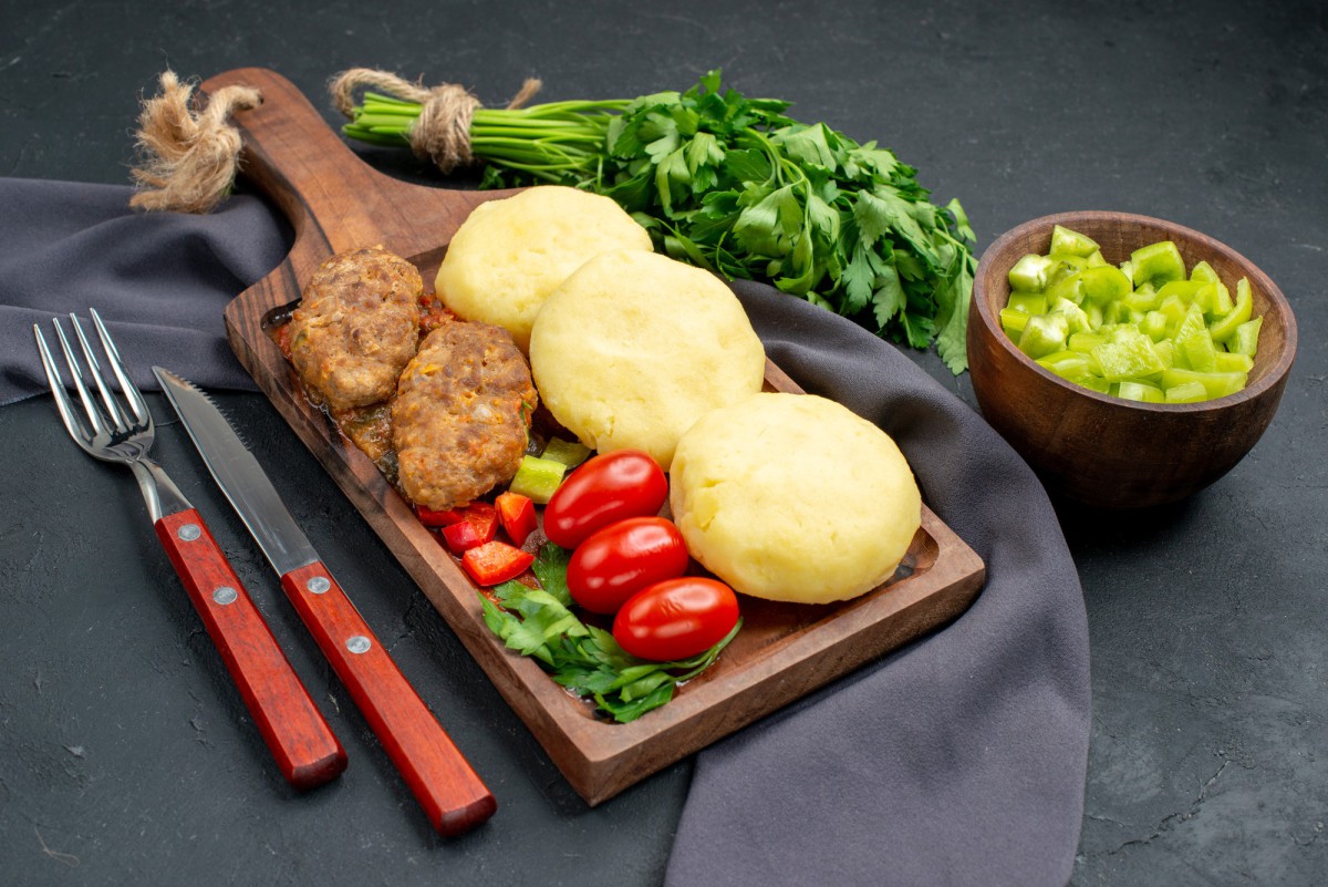 Хитрости для экономии фарша: как приготовить вкусные котлеты всей семье