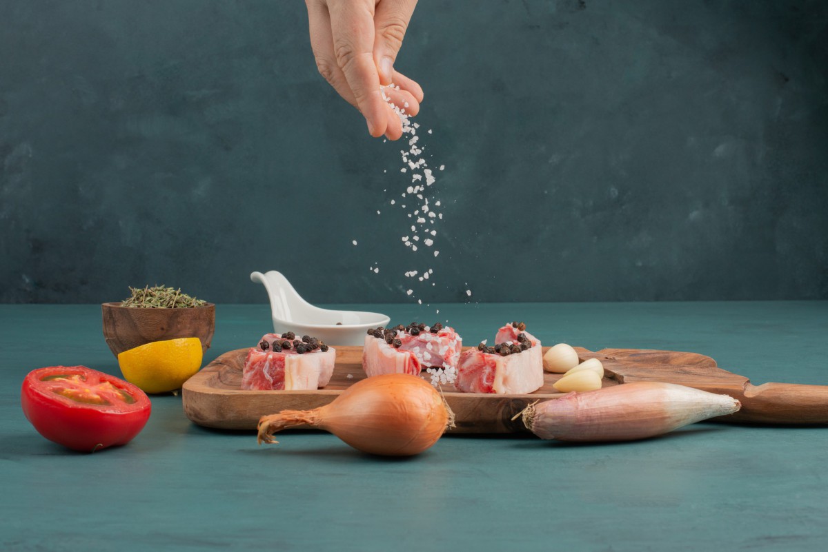 Как быстро и вкусно засолить сало: простой рецепт для всей семьи
