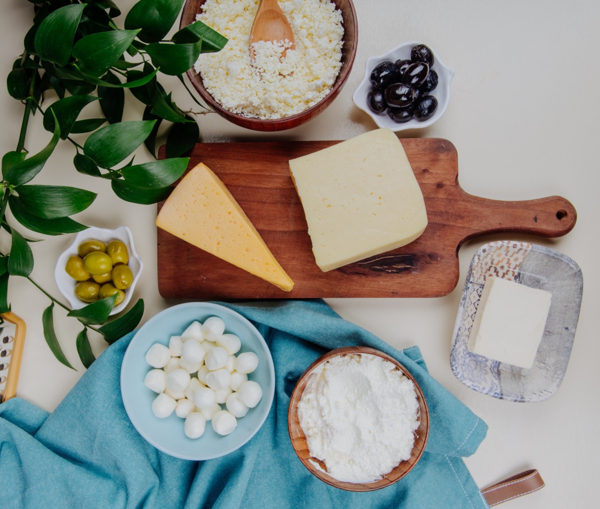Как вернуть мягкость и вкус засохшему сыру: простой способ