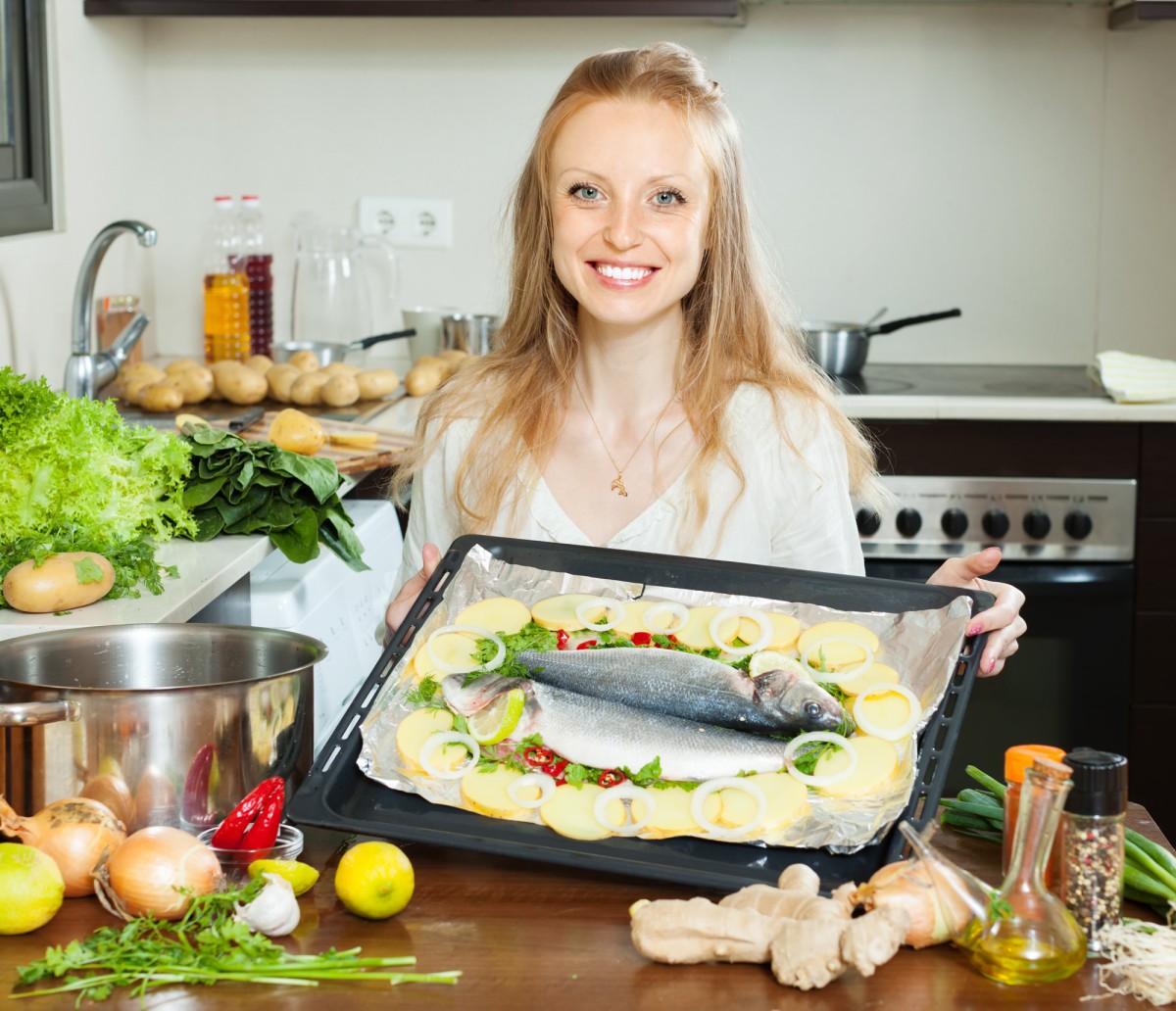 Как быстро и вкусно пожарить рыбу в духовке: секреты одесских хозяек