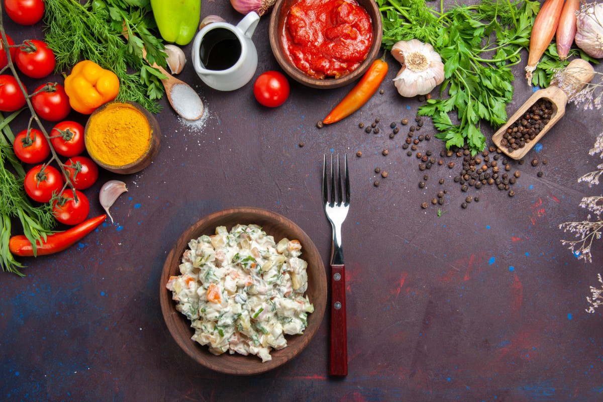Быстрый и вкусный салат из четырёх продуктов: порадуйте себя и близких