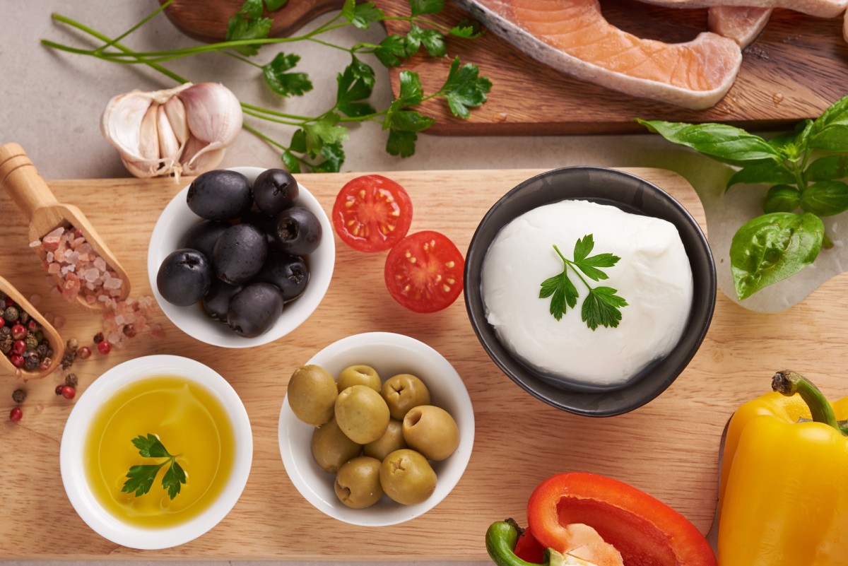 Откройте для себя новый вкус мяса с пикантным соусом из оливок!