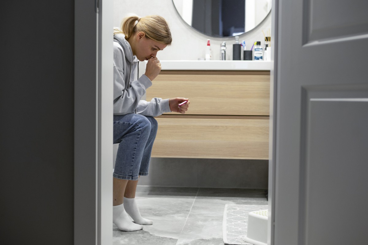 Как избавиться от мух и запаха в дачном туалете: проверенные методы