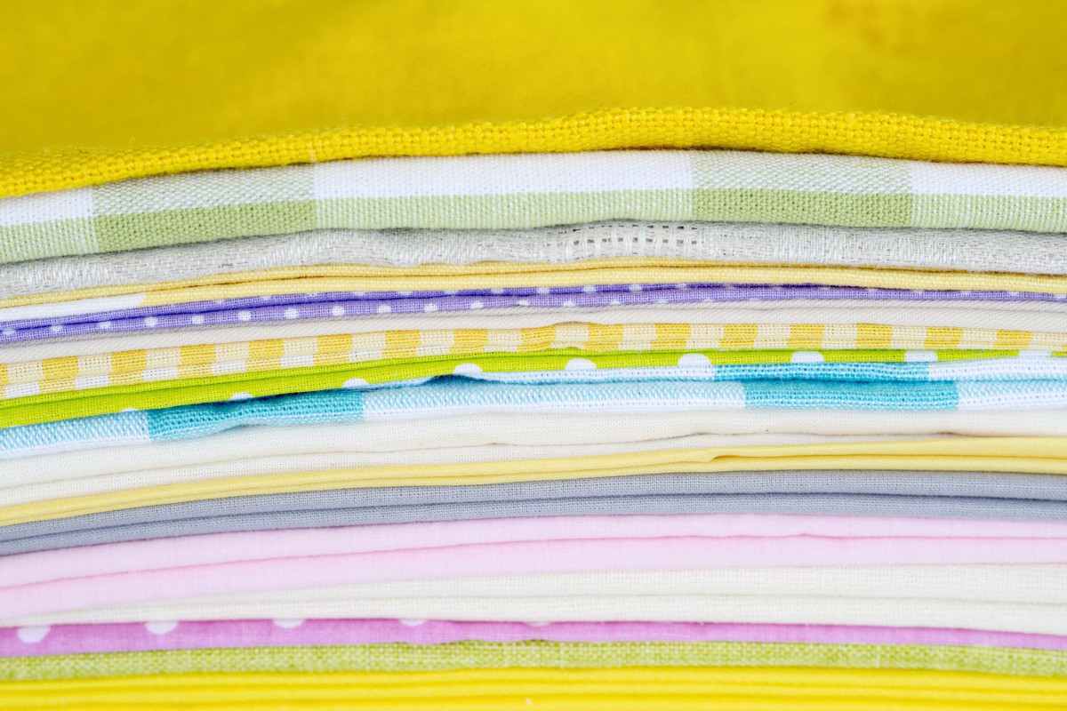 Как постирать подушку дома: советы для разных наполнителей