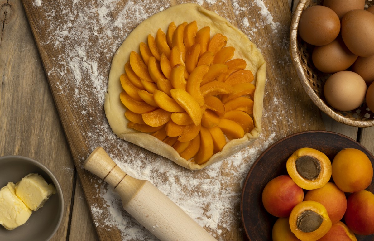 Шарлотка с хурмой: новый взгляд на классический рецепт