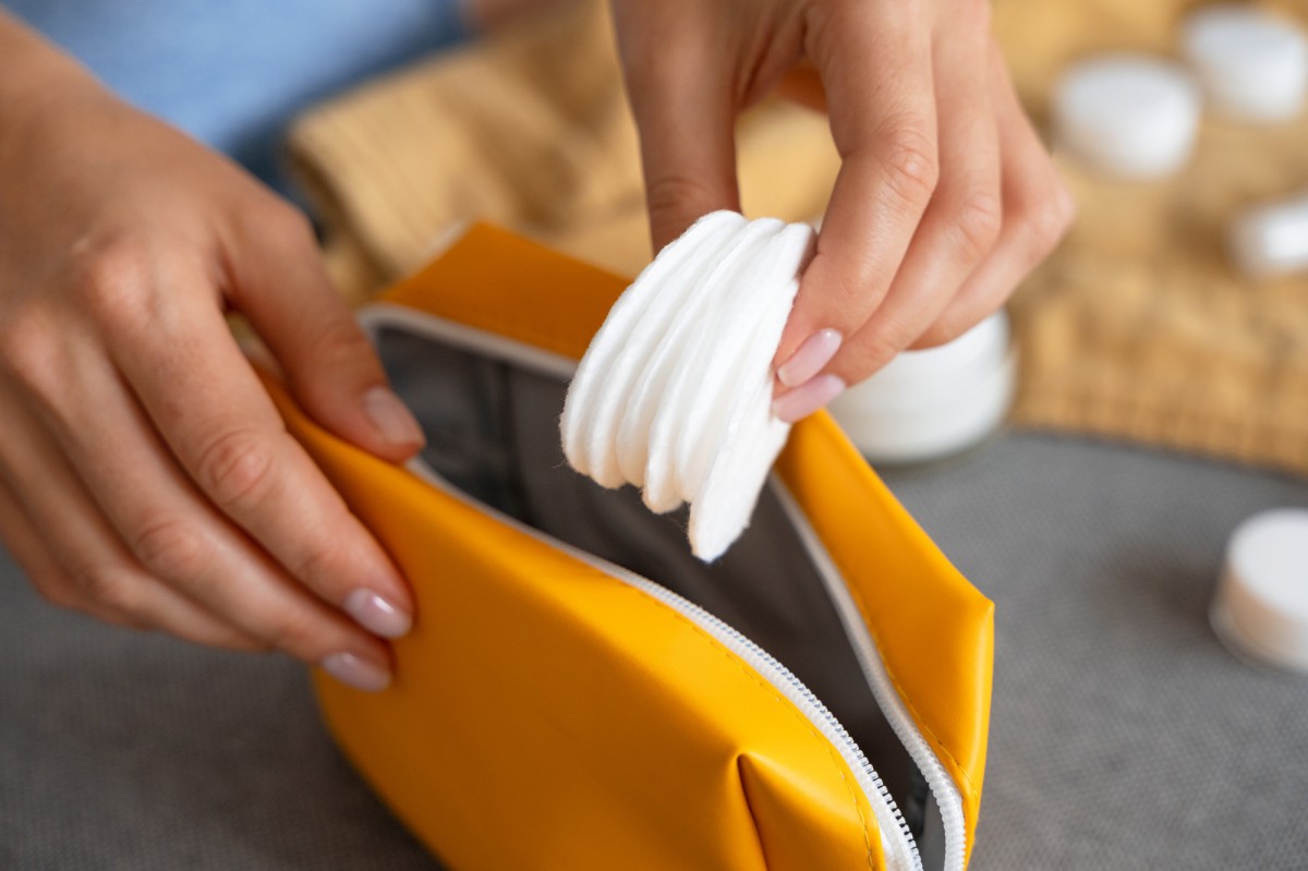 Мицеллярная вода — неожиданное средство для чистки обуви и сумок