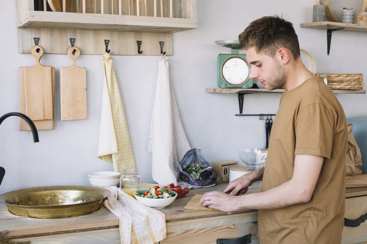Как освободить пространство на кухне: избавляемся от ненужных вещей