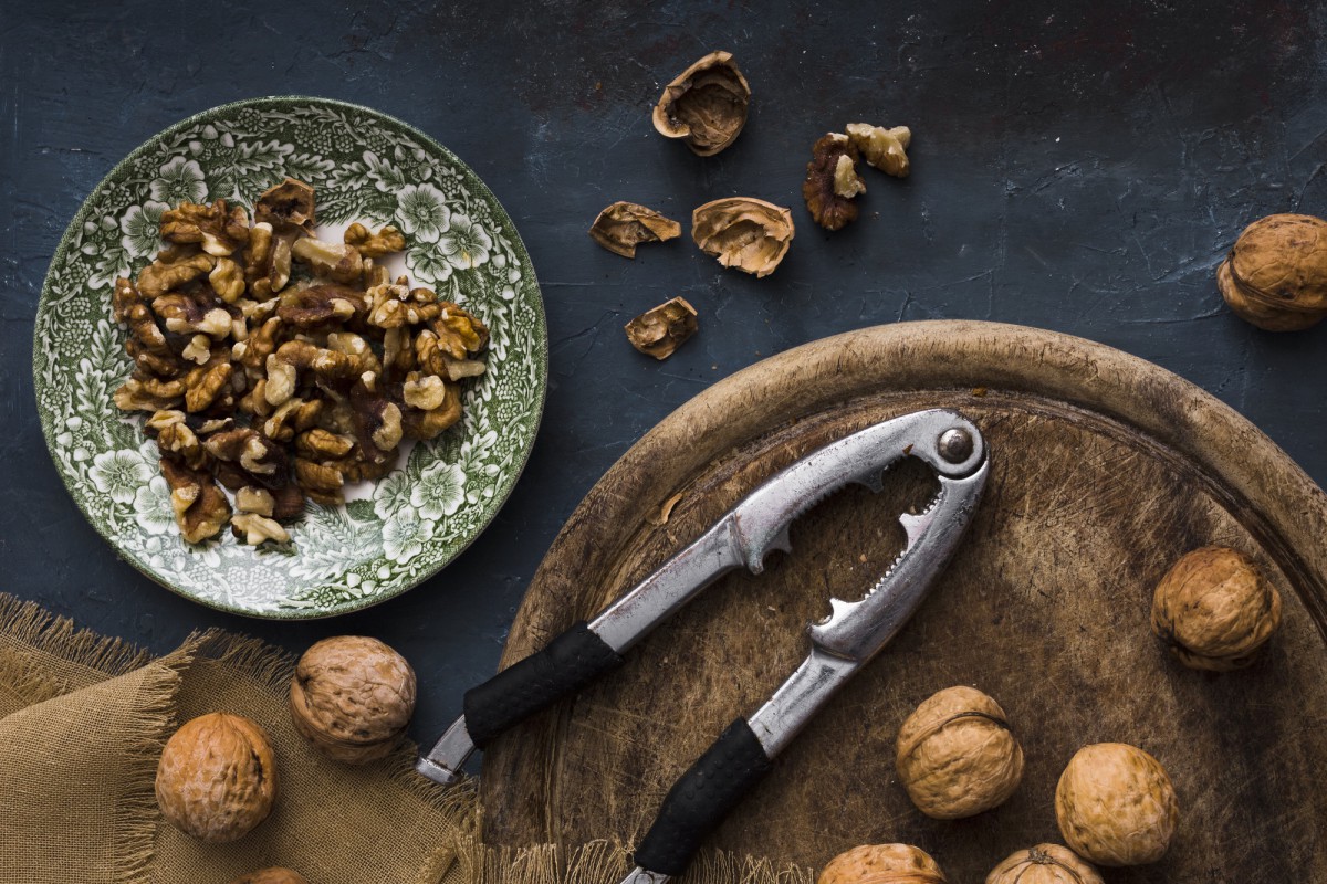 Как быстро очистить кедровые орехи: простой и эффективный способ