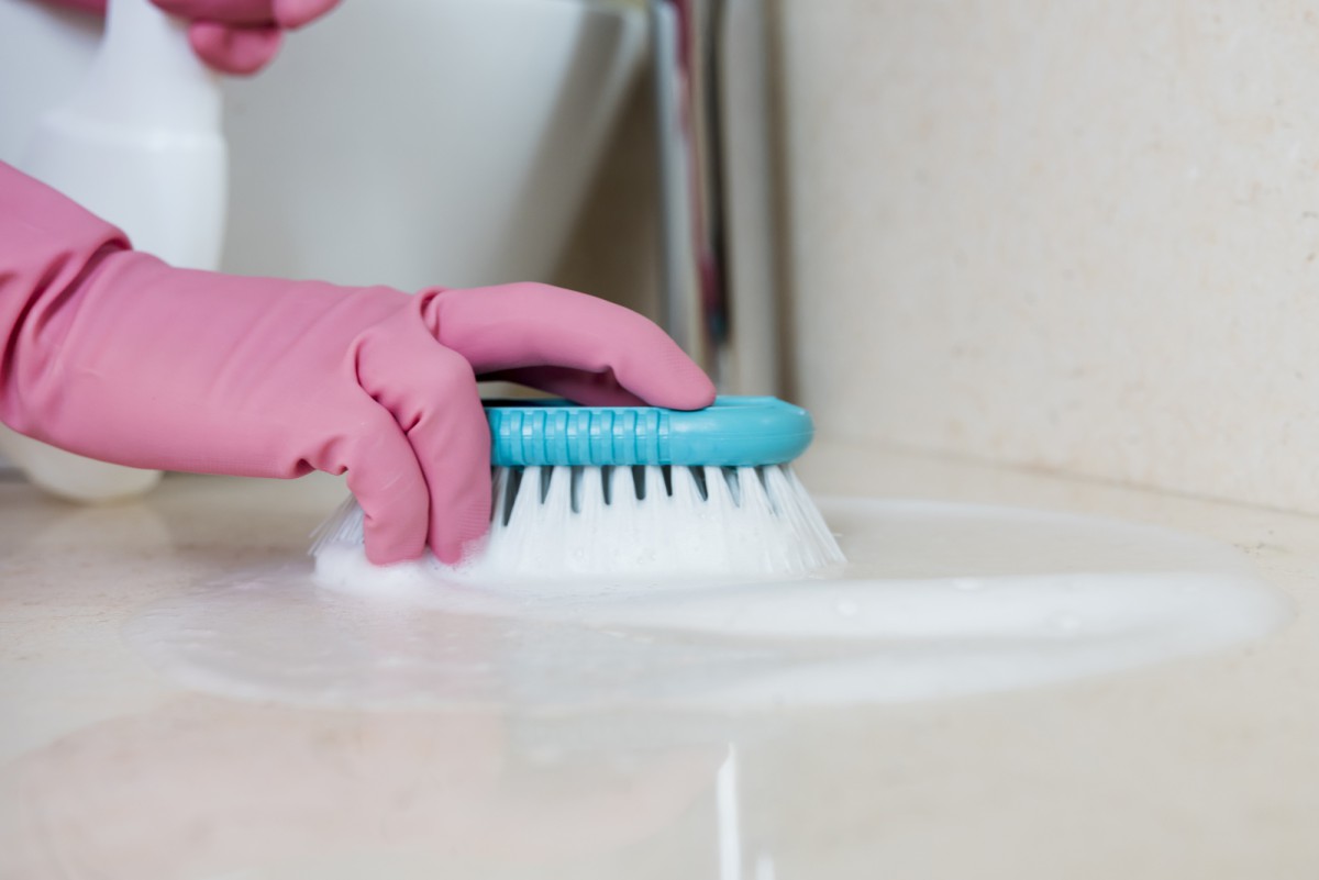 Устраняем плесень в ванной без химии: простой и эффективный способ