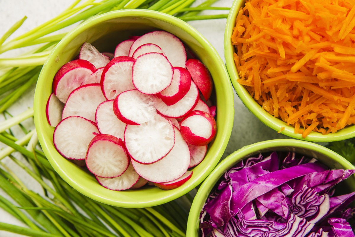 Откройте для себя восточный колорит: китайский овощной салат с редькой и дайконом