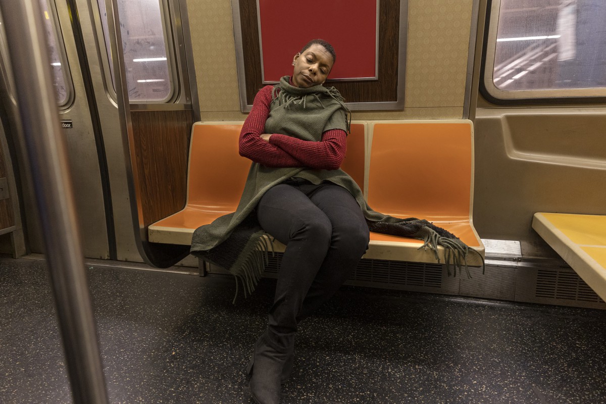 Пассажир с верхней полки: когда можно сидеть внизу?