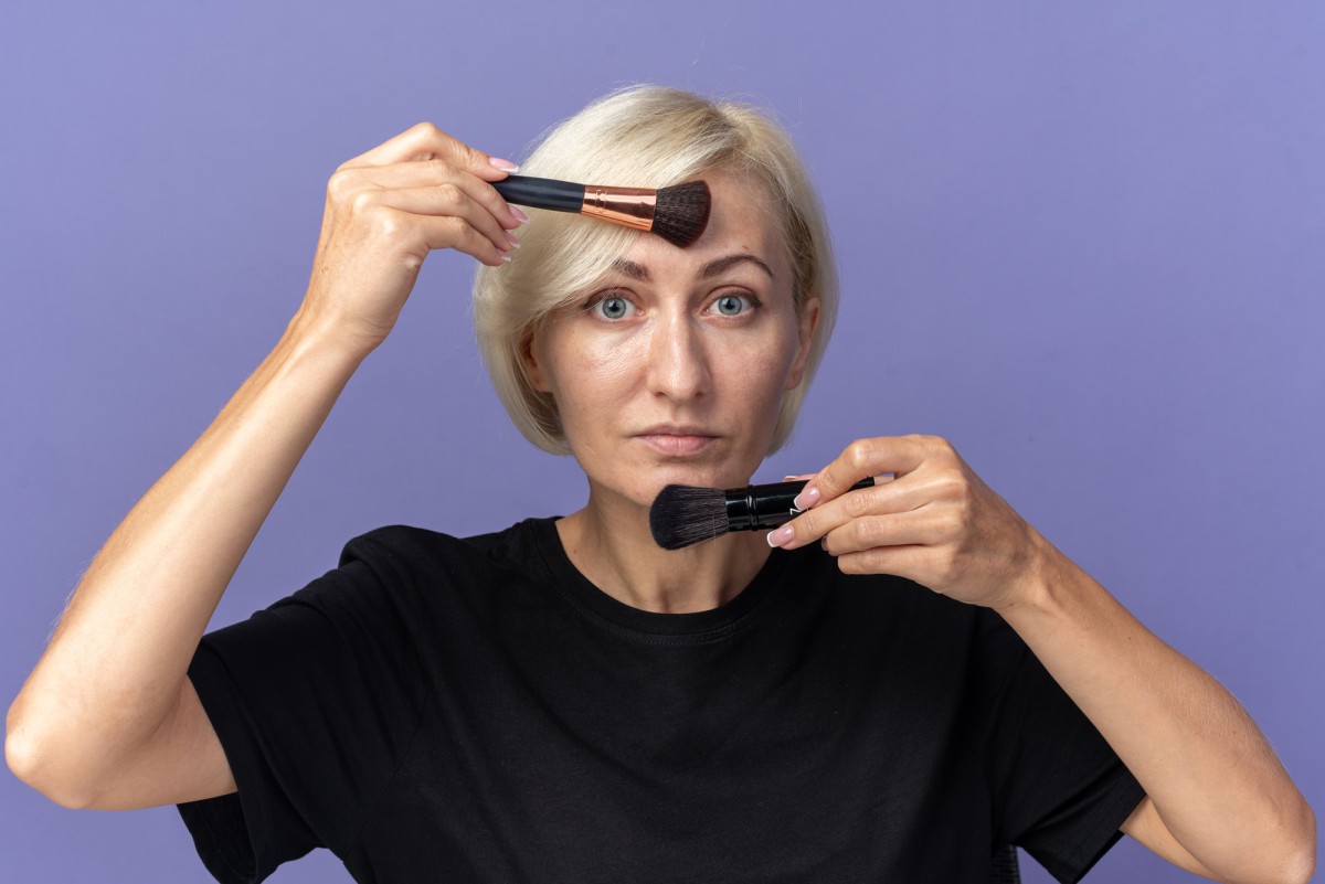 Секреты макияжа для женщин после 50: как не подчеркнуть морщины