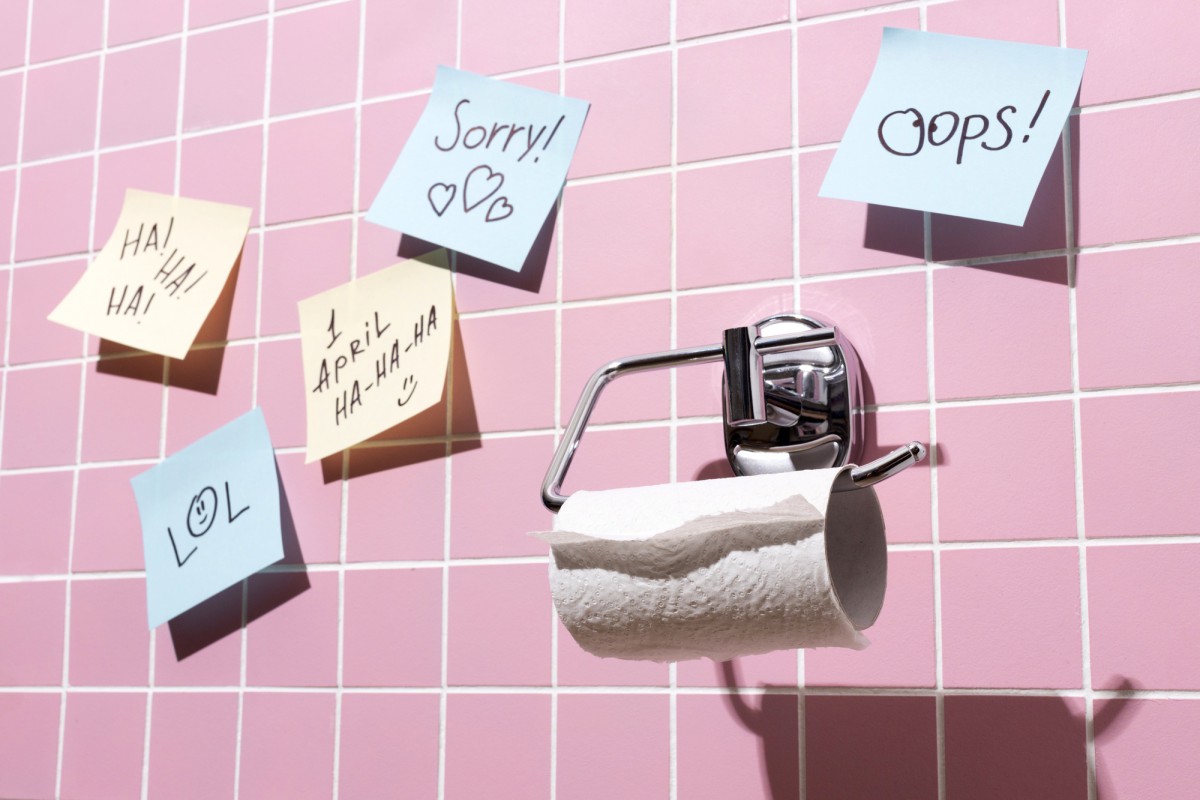 Волшебный трюк с туалетной бумагой: унитаз засияет как новый!