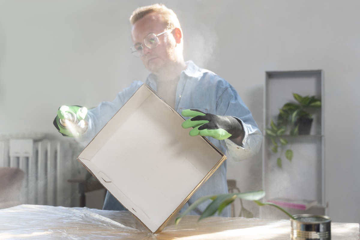 Как убрать неприятный запах с дивана без химии: простой и эффективный способ