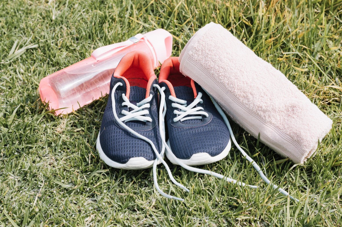 Как быстро очистить замшу без воды и порошка: простой трюк