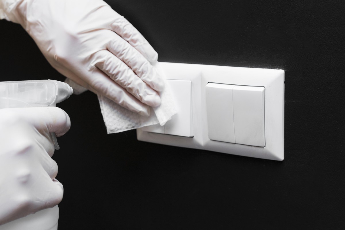 Как очистить розетки от пыли и грязи: советы эксперта