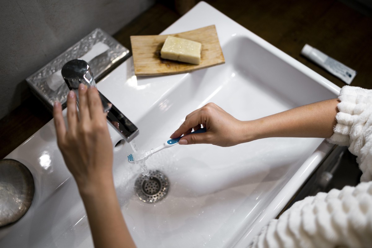 Советский лайфхак: как устранить засор в раковине без химии