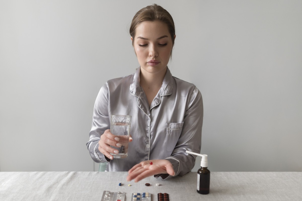 Почему горячий чай может навредить при больном горле