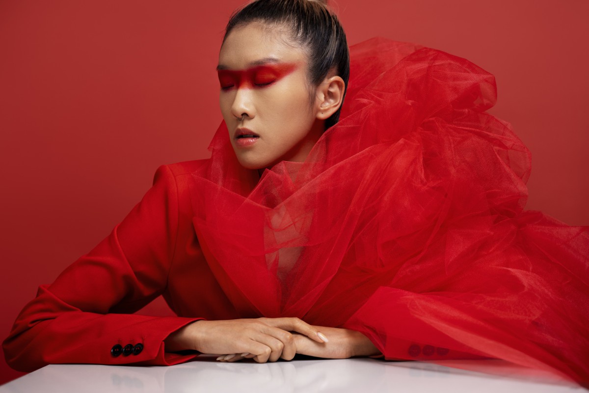 Красный — цвет, который сделает вас звездой: советы стилиста Александра Рогова