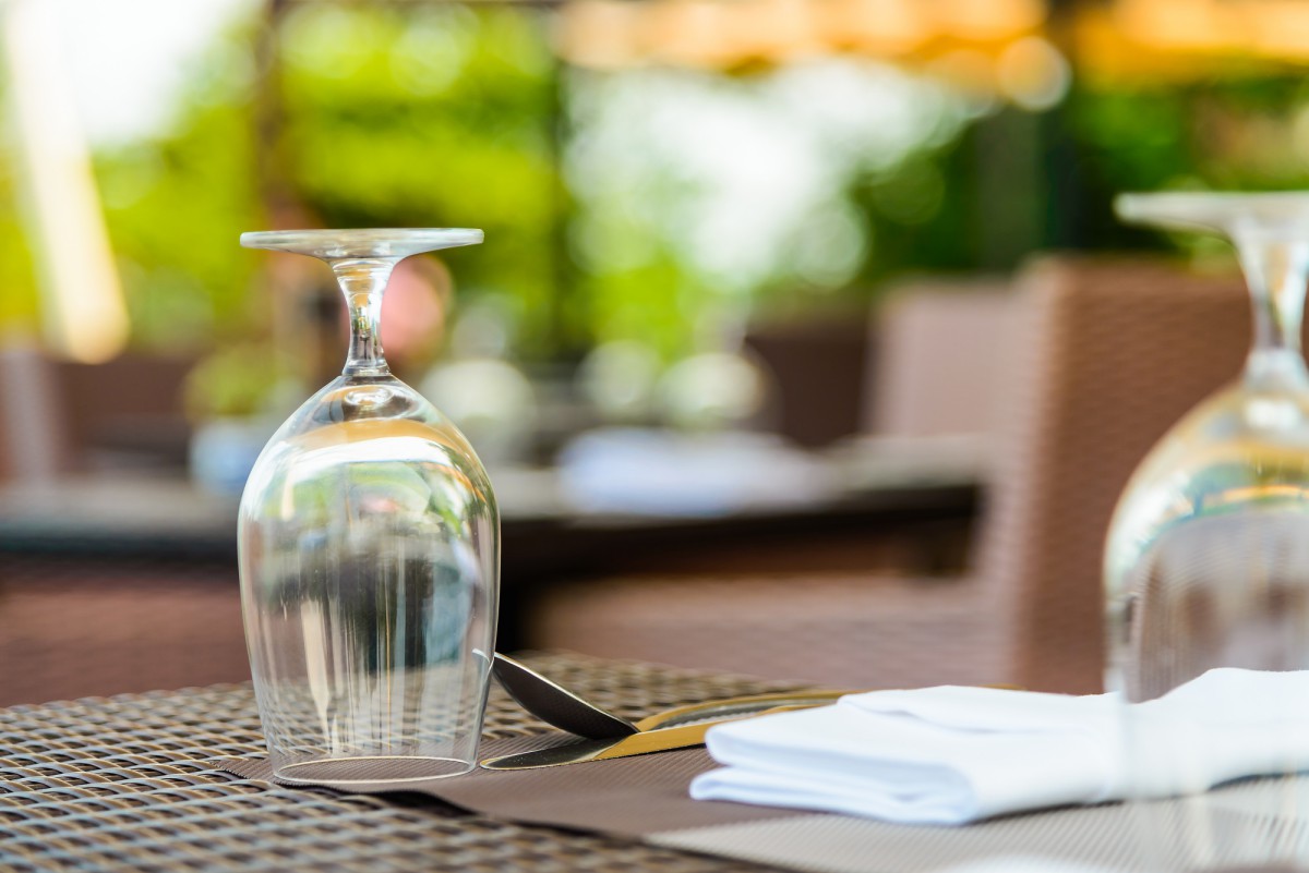 Опасные предметы в номере отеля: что скрывают горничные?