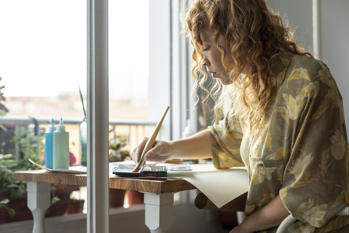 Что нельзя хранить на подоконнике: 3 предмета, которые испортятся