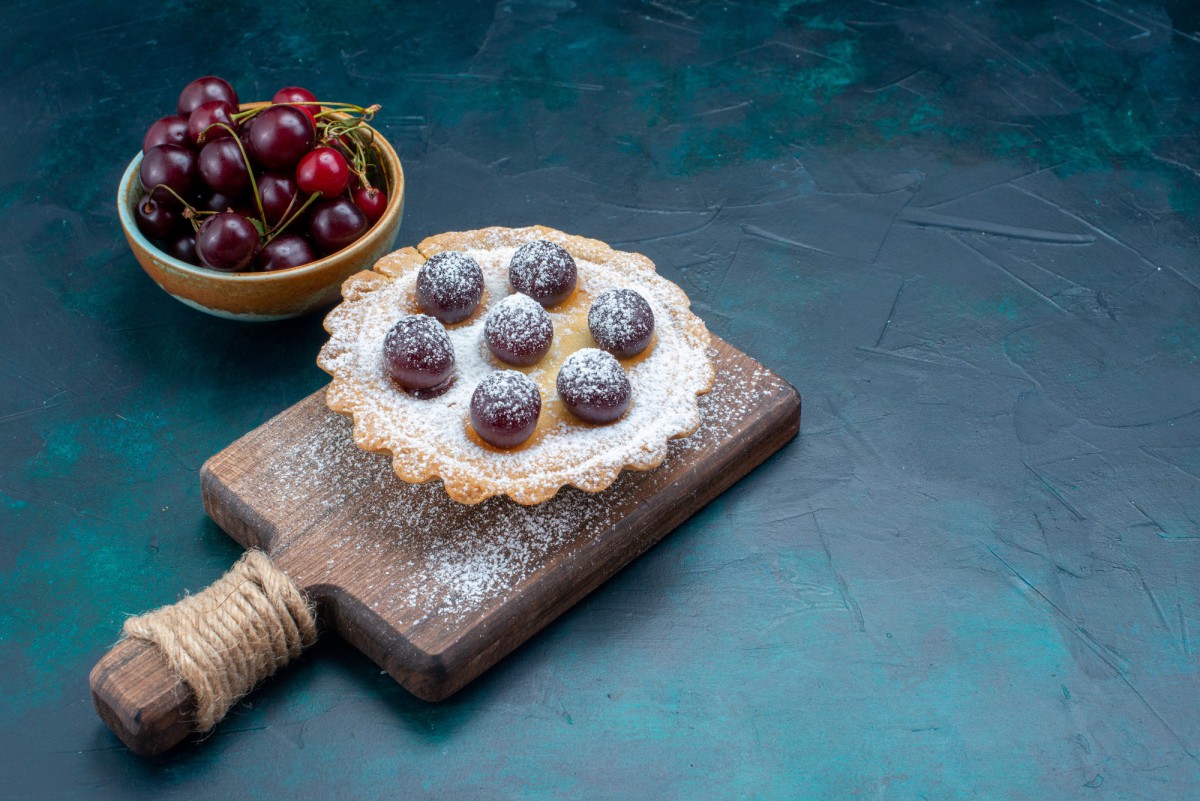 Сливовый пирог без возни с тестом: просто и вкусно!