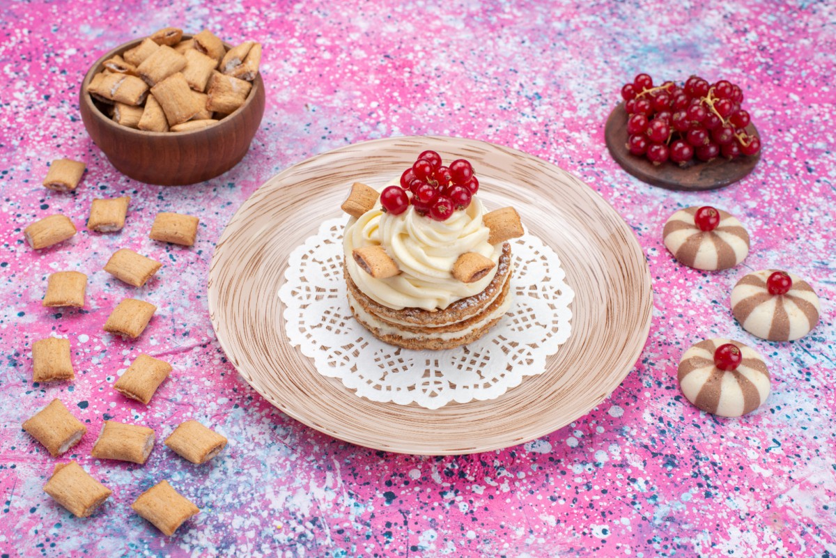 Нежнейший торт «Сметанник»: без выпечки и коржей!