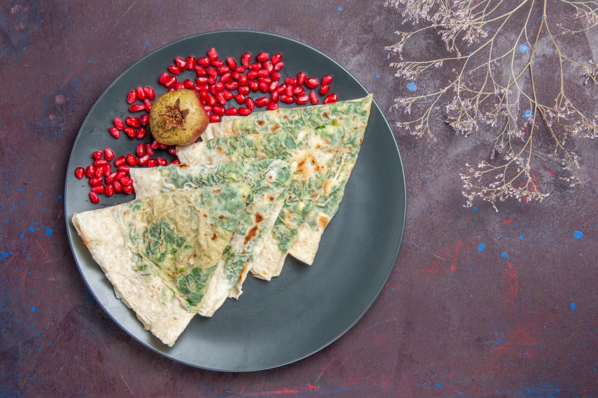 Необычный торт из блинов с куриной печенью: рецепт для праздничного стола