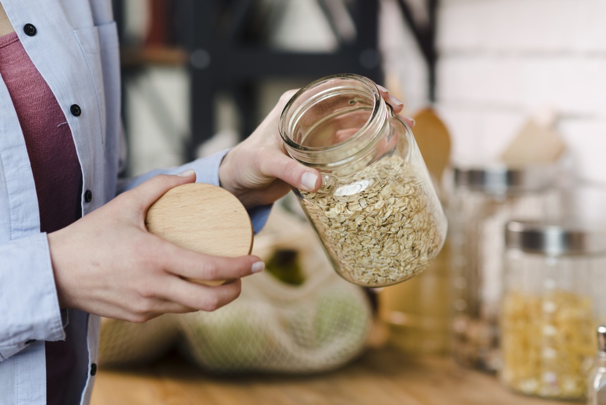 Как сохранить полезные свойства золы до весны: советы дачникам