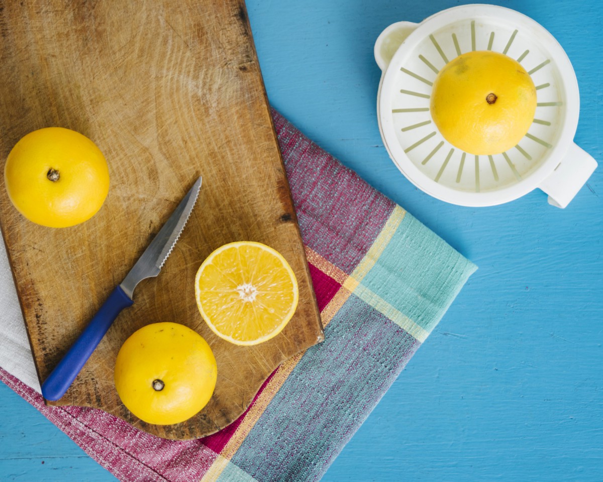 Как быстро освежить воздух на кухне: простой способ с лимоном