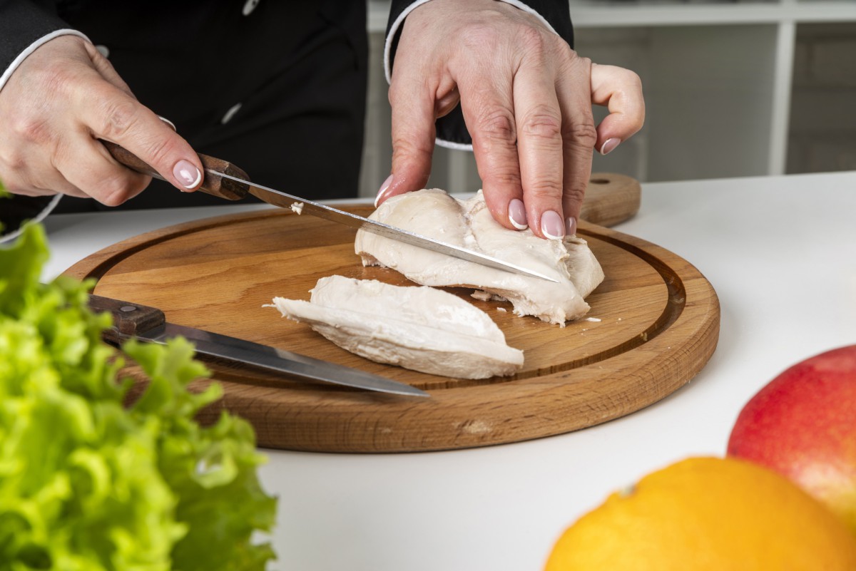 Как проверить свежесть курицы за секунду: простой тест