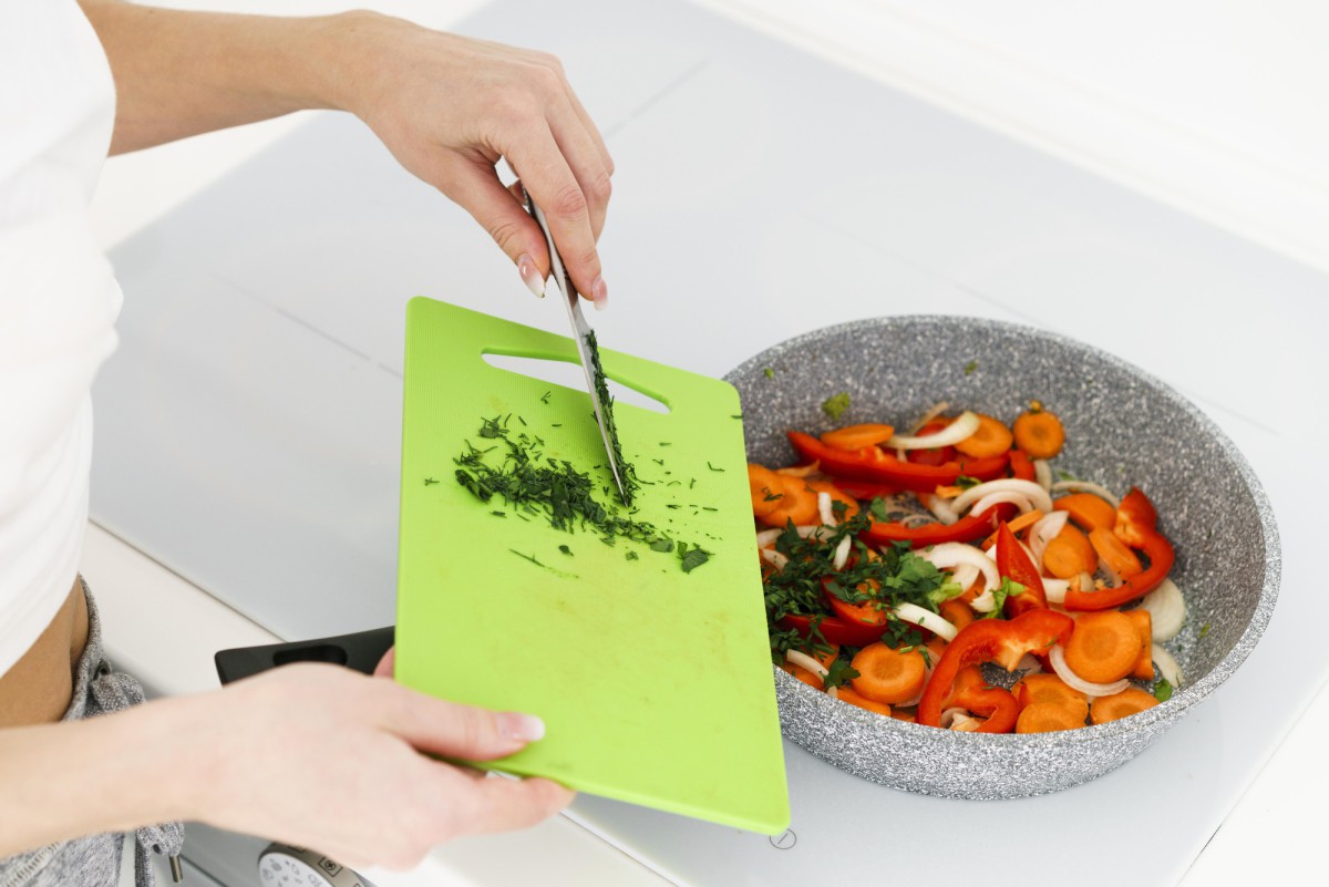 Как сэкономить время при приготовлении салатов