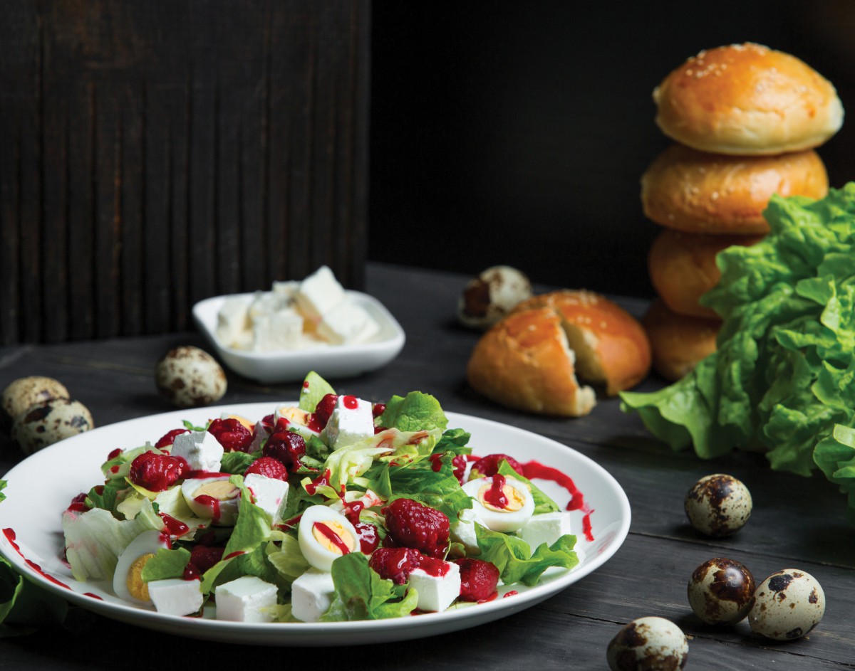 Слоёный салат без майонеза: новый взгляд на праздничное блюдо