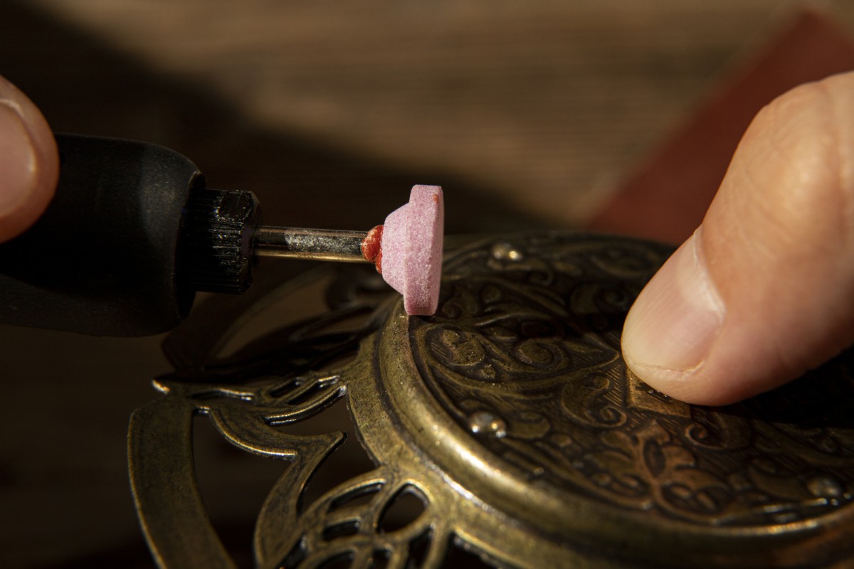 Как вернуть блеск золотым украшениям: простой домашний способ