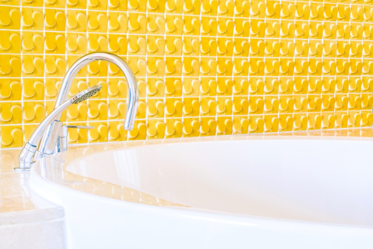 Как вернуть ванне первозданный вид с помощью копеечного средства