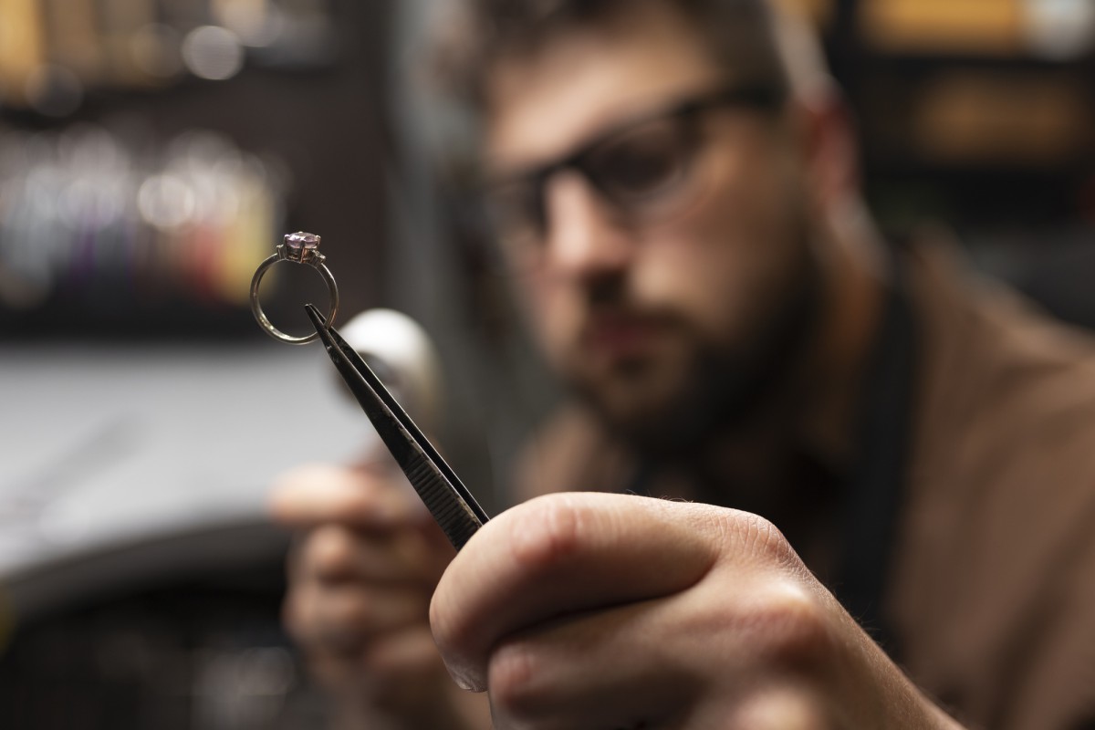 Как не испортить украшения при чистке: советы ювелира