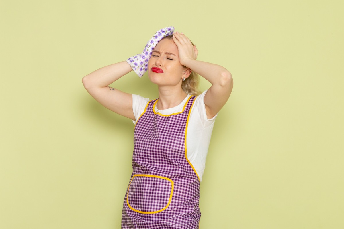 Уксус — супергерой на вашей кухне: очистит фартук за 15 минут!